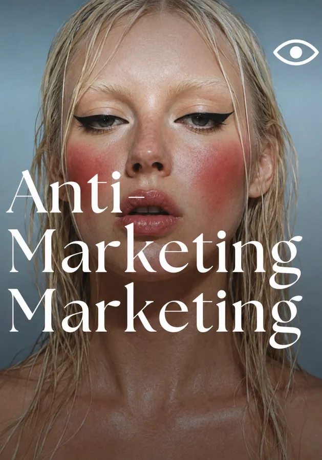 Porträt mit dem Schriftzug Anti-Marketing Marketing und dem Uisum-Auge